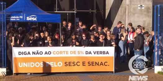 Medianeira: Manifestantes protestam contra a transferência de recursos do Sesc e do Senac à Embratur