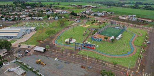 Montagem da 1ª Expolândia marca início das comemorações pelos 33 anos de Itaipulândia