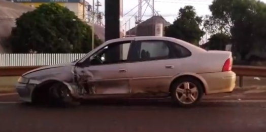 Montana e Vectra se envolvem em acidente na rodovia BR-277 em Cascavel