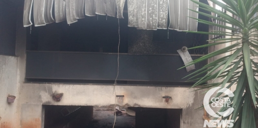 Moradora de Medianeira pede ajuda para reconstruir parte da casa danificada em incêndio