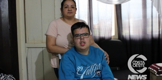 Moradora de Santa Helena pede ajuda para comprar medicamentos do filho com alto custo mensal