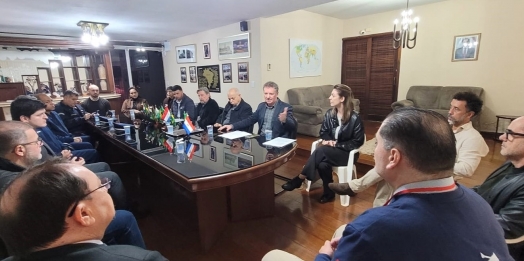 Moradores de Foz entregam 500 assinaturas ao Consulado do Paraguai contra poluição sonora na fronteira