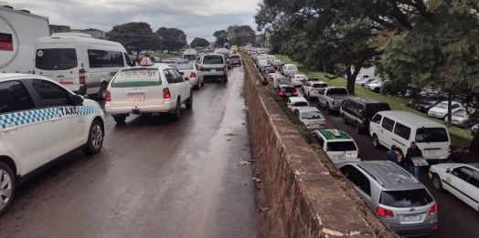 Movimento em direção ao Paraguai é intenso nesta sexta-feira, 17