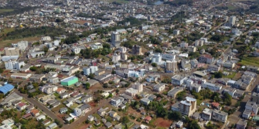 MPPR em Dois Vizinhos obtém bloqueio de bens de prefeito, delegado e outras cinco pessoas em ação relacionada a festas realizadas na delegacia