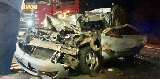 Mulher fica presa às ferragens em grave acidente na BR 277, em São Miguel