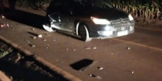 Mulher morre atropelada por caminhão ao ajudar empurrar carro sem combustível na região oeste