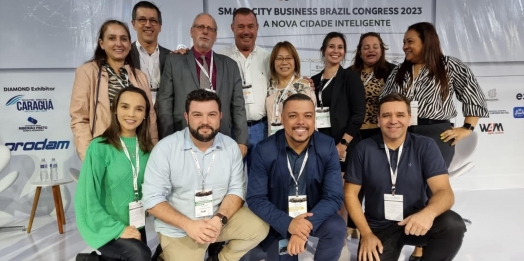 Municípios do Paraná recebem prêmio em congresso sobre cidades inteligentes