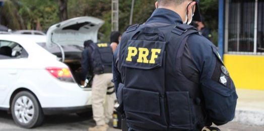 No final de semana da fronteira, a PRF apreendeu maconha e cumpriu mandados de prisão de foragidos