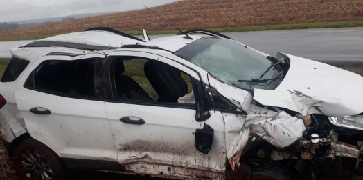 Ocupantes de veículo com placa de Santa Helena ficam feridos em acidente em Diamante D