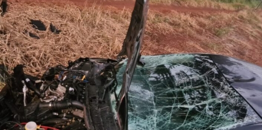 Vera Cruz do Oeste: condutor atravessa pista e cai em barranco de difícil acesso