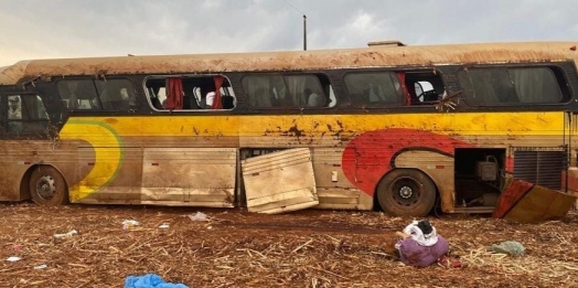 Ônibus que tombou em Ubiratã saiu de Foz do Iguaçu, diz PRF