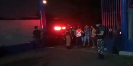 Onze pessoas são feitas reféns durante assalto a transportadora em Foz do Iguaçu