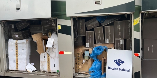 Operação Fronteira intercepta ônibus clandestino cheio de mercadorias contrabandeadas