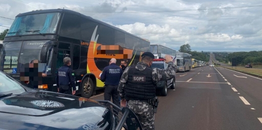 Operações conjuntas entre RFB, BPFRON E BOPE resultam em três ônibus de turismo retidos com mercadorias de alto valor agregado