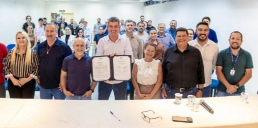 Ordem de serviço é assinada para construção da Rua Coberta em Santa Terezinha de Itaipu