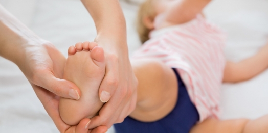 Ortopedia Infantil: O que os pais devem saber sobre os pés dos filhos