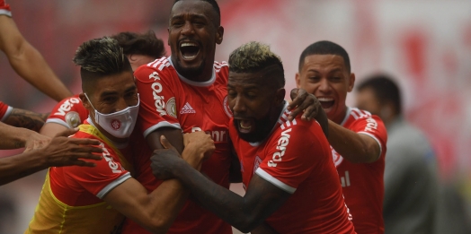 Ouça os gols: Fim do jejum, Inter vence o Grêmio de virada com pênalti polêmico no fim e aumenta a vantagem na liderança