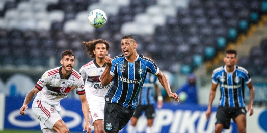 Ouça os gols: Grêmio perde de virada e Flamengo é vice-líder do Brasileirão