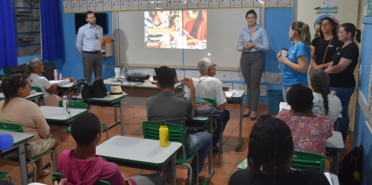 Palestra sobre educação financeira é realizada com alunos da Educação de Jovens e Adultos em São Miguel do Iguaçu