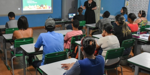 Palestra sobre hábitos saudáveis é realizada com alunos da Educação de Jovens e Adultos em São Miguel do Iguaçu