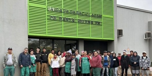 Palestra sobre o projeto Mulher Segura é realizada na unidade de reciclagem em Santa Helena