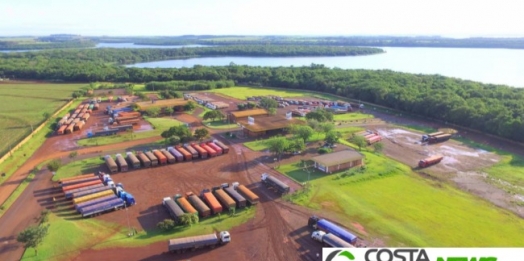 Greve dos caminhoneiros no Paraguai barra travessia de caminhões pelo Porto de Santa Helena