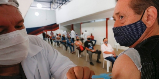 Paraná se aproxima de 1 milhão de idosos vacinados contra a Covid-19
