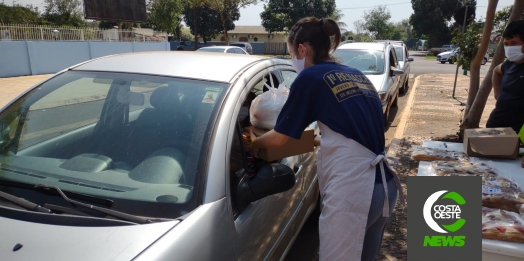 Paróquia Santo Antônio celebra sucesso do almoço drive-thru em Santa Helena