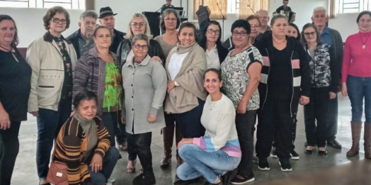 Participantes do projeto ‘Academia da Saúde’ recebem visita do Clube da Terceira Idade de Serranópolis