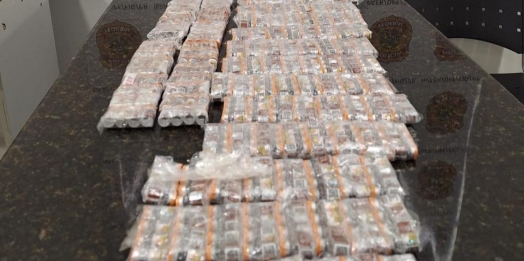 Passageiro é preso com medicamentos contrabandeados no aeroporto internacional de Foz do Iguaçu