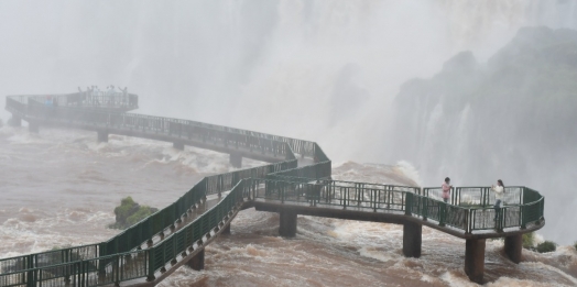 Passarela das Cataratas é interditada por causa da cheia nesta sexta (3)