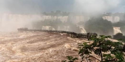 Passarela próxima às quedas das Cataratas do Iguaçu é liberada; fluxo permanece acima da média