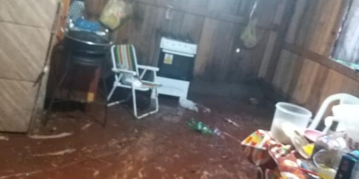 Pastoral da Caridade pede ajuda para família que perdeu tudo no temporal em Medianeira