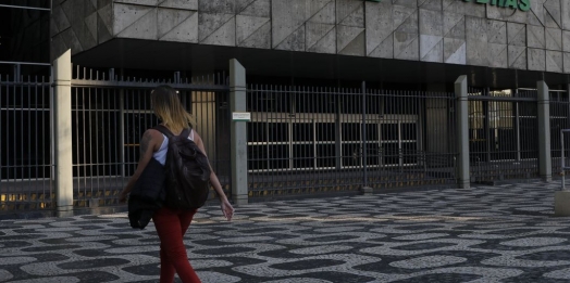 Petrobras retoma programa de estágios com bolsa-auxílio de R$ 1,8 mil