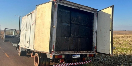 PF apreende caminhão e embarcação carregados com cigarros contrabandeados em São Miguel do Iguaçu