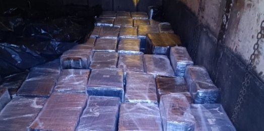 PF apreende carreta com 1600 kg de maconha em Céu Azul/PR