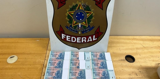 PF apreende centenas de cédulas estrangeiras do Zimbábue ocultas com um passageiro paraguaio