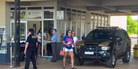 PF cumpre mandado de prisão na aduana da ponte internacional Tancredo Neves
