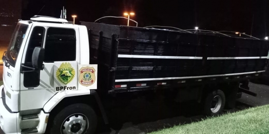 PF e BPFron apreendem caminhão com cigarros em Santa Helena