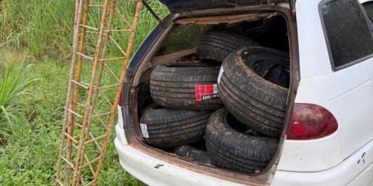 PF e BPFRON apreendem veículo e dezenas de pneus contrabandeados do Paraguai