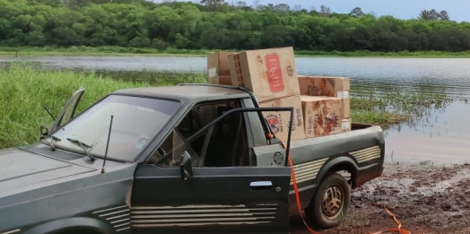 PF e BPFRON interrompem contrabando à luz do dia e apreendem veículo carregado com cigarro