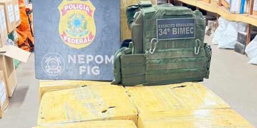 PF e Exército apreendem embarcação com 600kg de maconha no lago de Itaipu
