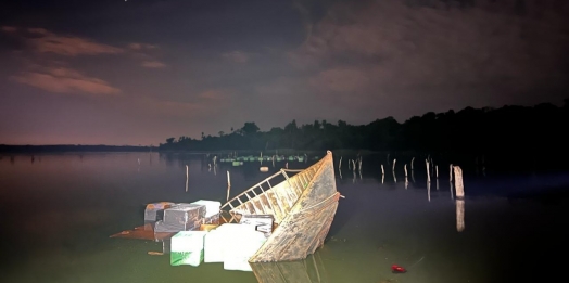 PF e forças militares apreendem embarcação com cigarros contrabandeados em São Miguel do Iguaçu