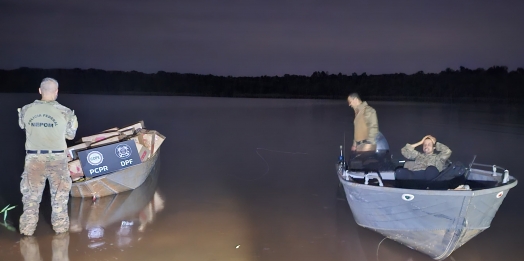 PF e PC interceptam embarcação com cigarros contrabandeados no lago de Itaipu