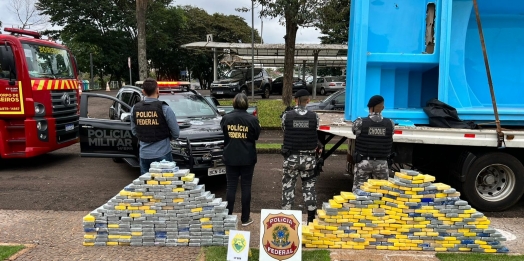 PF e PM apreendem 470Kg de cocaína em fundo falso de piscinas de fibra em Medianeira