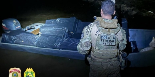 PF e PM/PR apreendem embarcação com cigarros contrabandeados em São Miguel do Iguaçu/PR