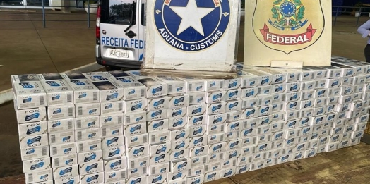 PF e Receita localizam fundo falso em veículos com cigarros contrabandeados