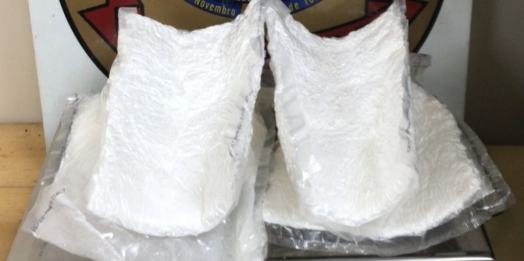 PF prende casal com 2,385 kg de cocaína no aeroporto internacional de Foz do Iguaçu