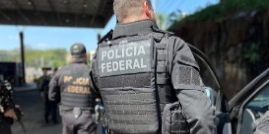 PF realiza extradição de foragido ligado à facção criminosa paulista