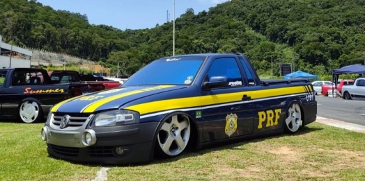 Picape caracterizada como viatura da PRF é apreendida em Balneário Camboriú